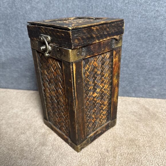 Vintage Wooden Storage Box with Woven Bamboo Panels and Hinged Lid With Latch - Picture 4 of 13